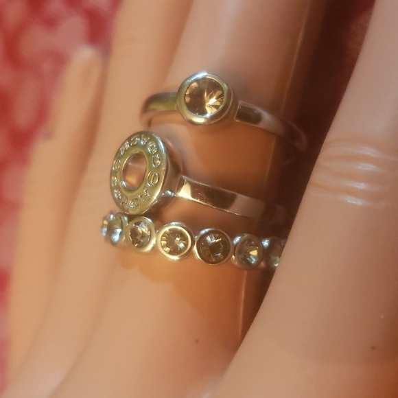 In Silver set sparkling Rings. - Picture 2 of 11